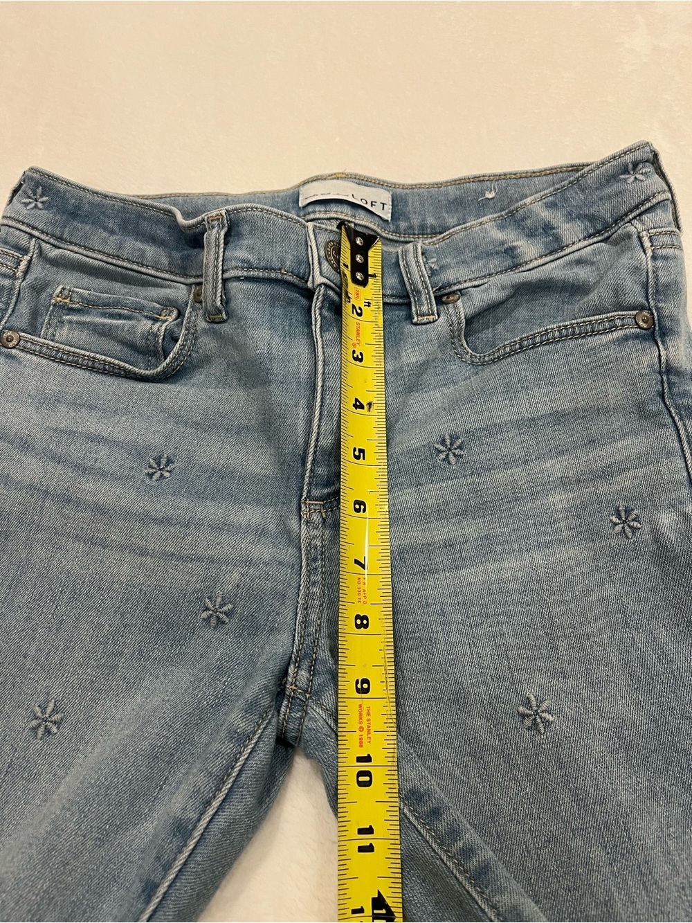 LOFT Modern Skinny Embroidered Jeans - Size 27/4 - Picture 6 of 10